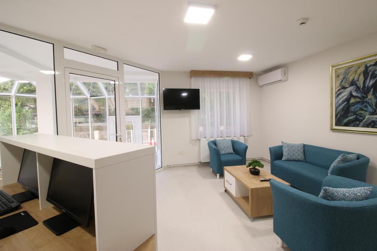 Grand Park Rooms & Apartments Cacak Exterior photo