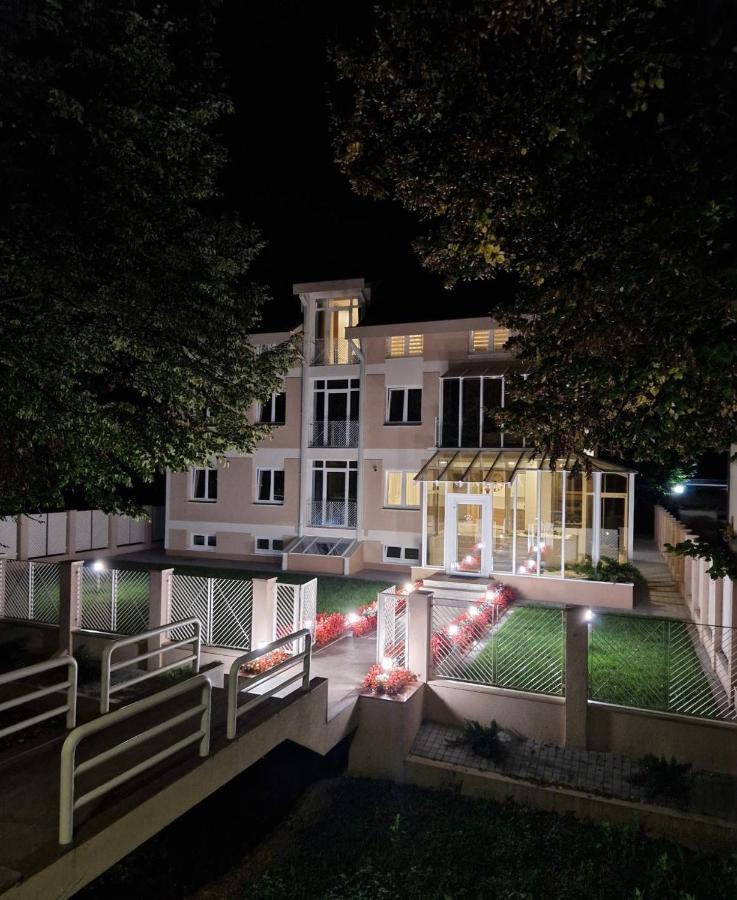 Grand Park Rooms & Apartments Cacak Exterior photo