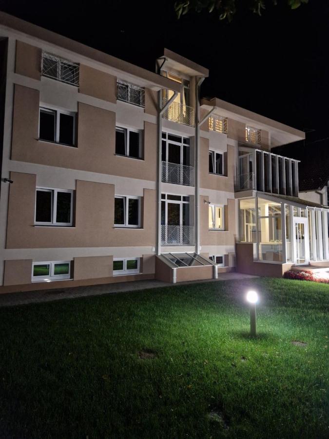 Grand Park Rooms & Apartments Cacak Exterior photo