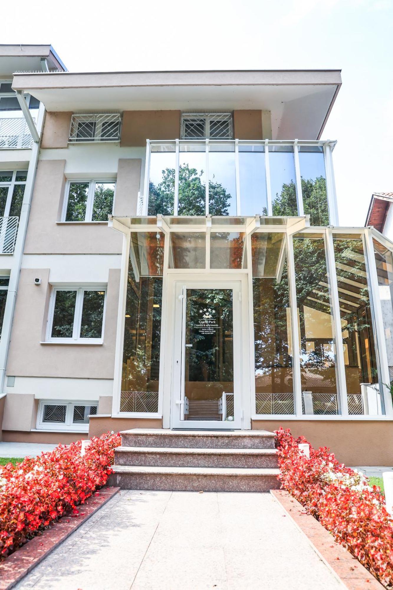 Grand Park Rooms & Apartments Cacak Exterior photo