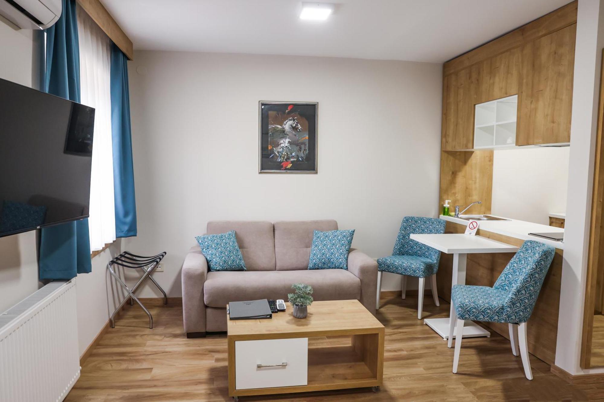 Grand Park Rooms & Apartments Cacak Exterior photo